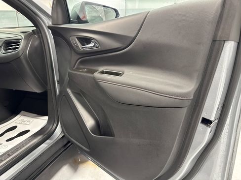 Used 2023 Chevrolet Equinox RS AWD/4WD image 34