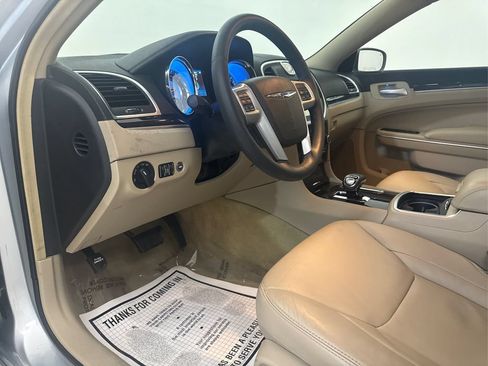Used 2013 Chrysler 300 RWD image 27