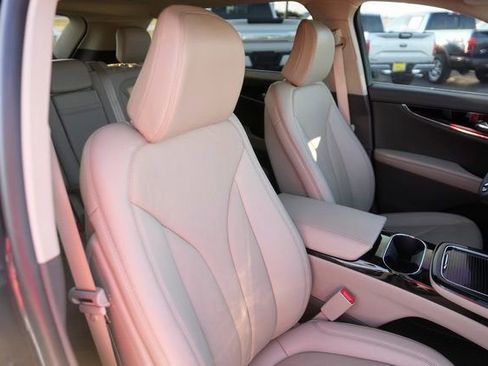 Used 2023 Lincoln Nautilus Reserve w/ Equipment Group 201A image 20