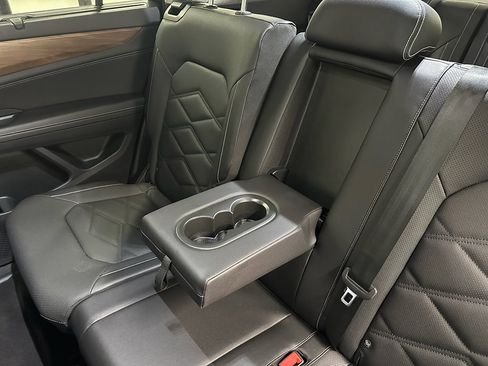 Used 2025 Volkswagen Atlas SE image 36