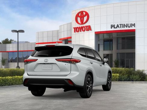 New 2026 Toyota Highlander XLE image 9