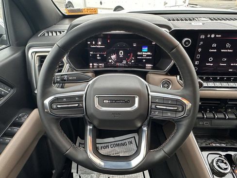 Used 2025 GMC Canyon Denali image 14