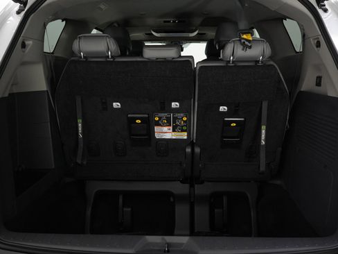 New 2024 Toyota Sienna Limited image 15