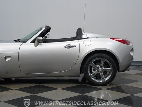 Used 2007 Pontiac Solstice GXP w/ Premium Package RWD image 24