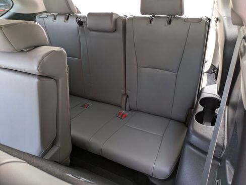 Used 2021 Toyota Highlander XLE image 22