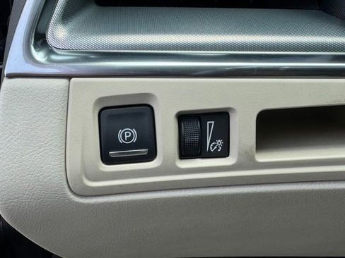 Used 2017 Cadillac XT5 Luxury w/ Driver Awareness Package FWD image 16