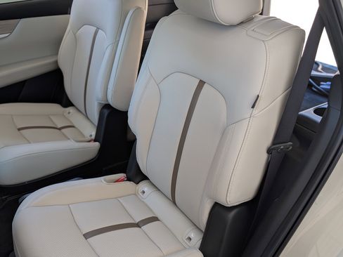 Used 2025 MAZDA CX-90 Plug-In Hybrid w/ Premium Plus image 17