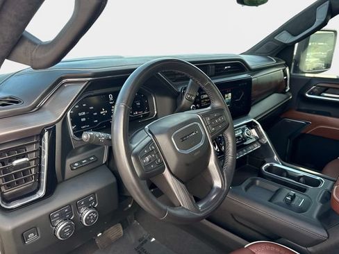 Used 2024 GMC Sierra 2500 Denali Ultimate AWD/4WD image 18