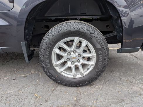 Used 2023 Chevrolet Silverado 1500 LT AWD/4WD image 13
