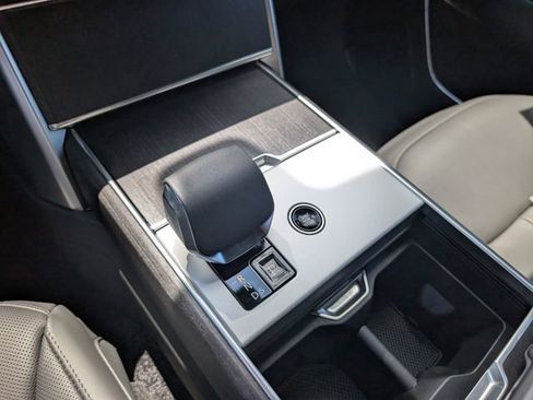 New 2025 Land Rover Range Rover SE image 10