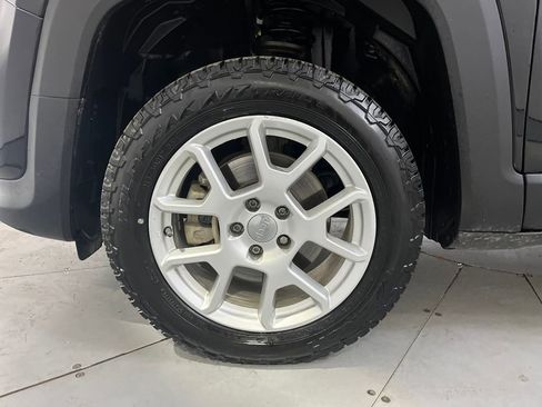 Used 2019 Jeep Renegade Latitude w/ Cold Weather Group image 15