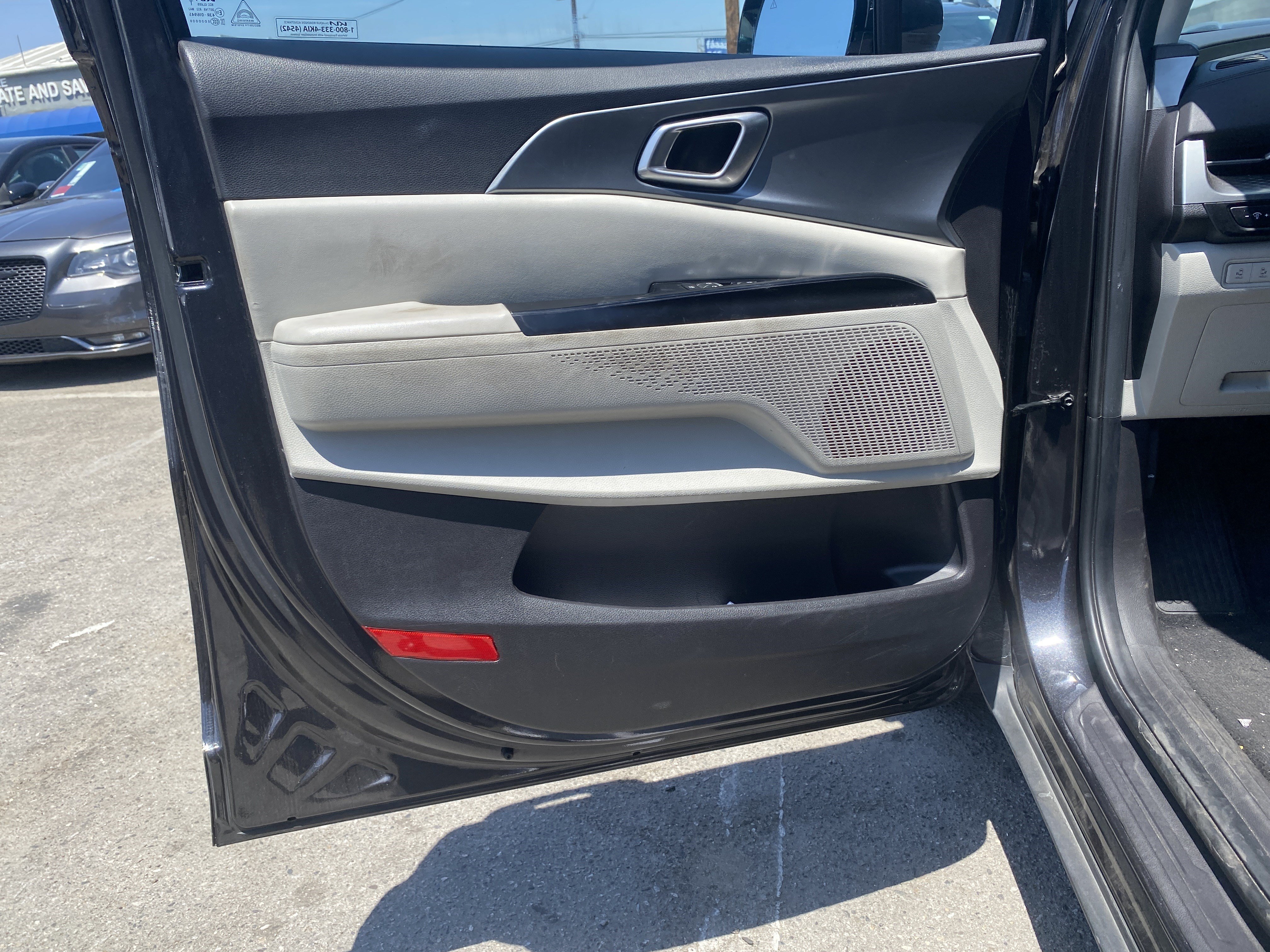 Used 2024 Kia Carnival LX FWD image 15
