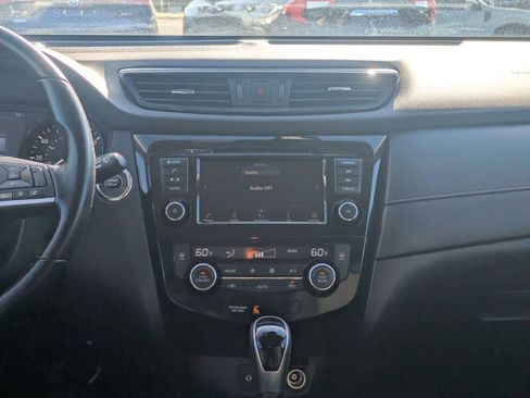 Used 2020 Nissan Rogue SV image 18