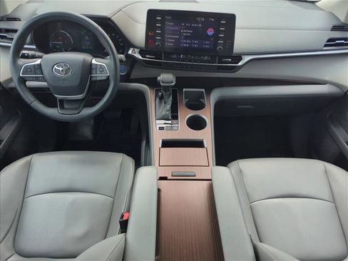 Used 2022 Toyota Sienna XLE FWD image 19