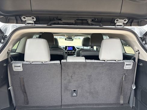 Used 2023 Toyota Highlander XLE image 25