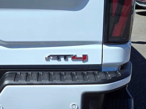 Used 2024 GMC Sierra 2500 AT4 w/ AT4 Premium Plus Package AWD/4WD image 10