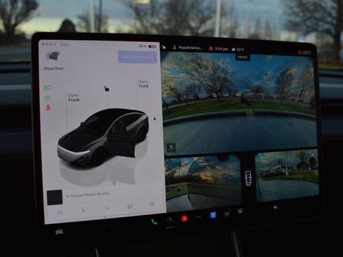 Used 2026 Tesla Model Y 2WD image 19