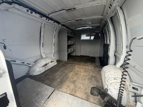 Used 2019 Chevrolet Express 3500 w/ Driver Convenience Package image 10