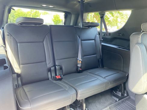 Used 2023 GMC Yukon XL SLT w/ SLT Premium Package AWD/4WD image 5
