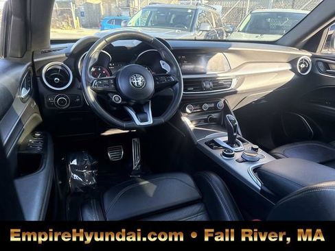 Used 2022 Alfa Romeo Stelvio Veloce image 16