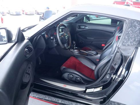Used 2020 Nissan 370Z NISMO RWD image 16
