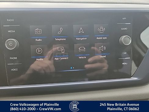 Certified 2023 Volkswagen Taos SE w/ Panoramic Sunroof Package AWD/4WD image 6