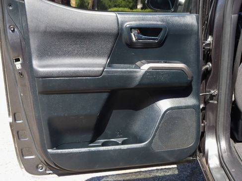 Used 2016 Toyota Tacoma TRD Off-Road w/ Towing Package RWD image 32