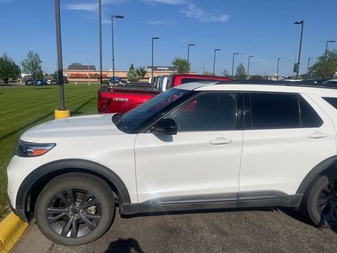 Certified 2022 Ford Explorer XLT w/ Equipment Group 202A AWD/4WD image 3