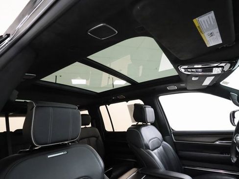 Used 2022 Jeep Grand Wagoneer Series II w/ Premium Group II image 22