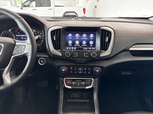 Certified 2024 GMC Terrain SLT w/ Elevation Edition AWD/4WD image 17