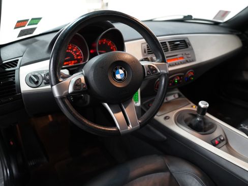 Used 2004 BMW Z4 3.0i image 11