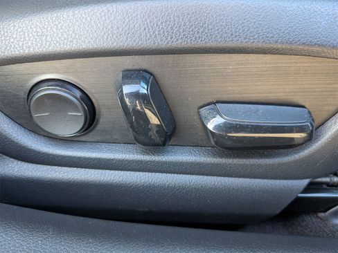 Used 2019 Lexus ES 300h w/ Premium Package image 39