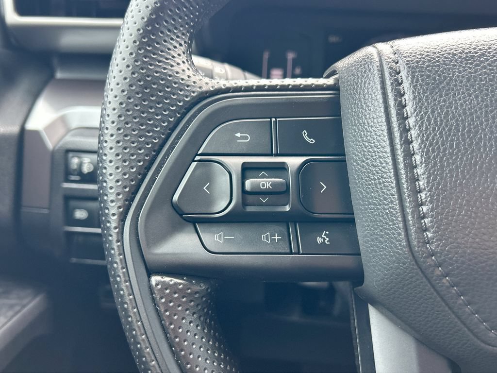 Used 2025 Toyota Tacoma SR5 AWD/4WD image 28