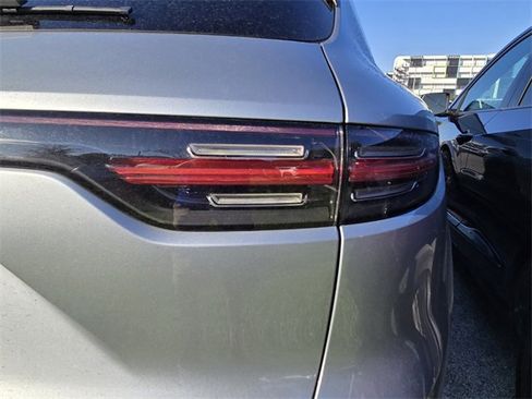 Used 2020 Porsche Cayenne w/ Premium Package image 10