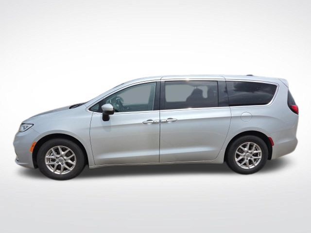 Used 2023 Chrysler Pacifica Touring-L FWD image 6