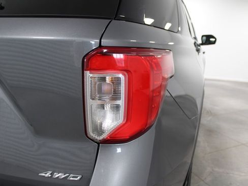 Used 2022 Ford Explorer XLT w/ Equipment Group 202A image 12