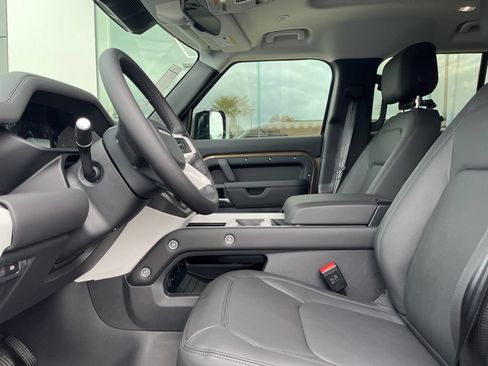 New 2026 Land Rover Defender 110 S AWD/4WD image 4
