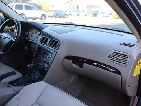 Used 2004 Volvo S60 2.5T image 17