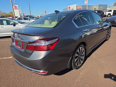 Used 2017 Honda Accord Touring image 3