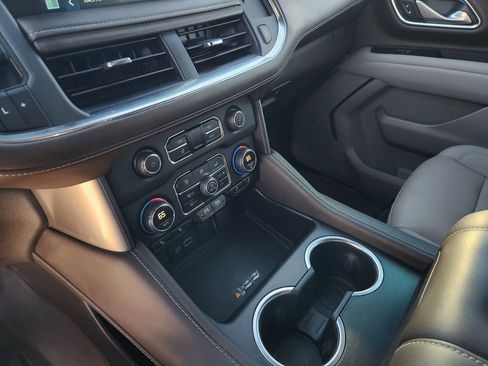 Used 2024 Chevrolet Tahoe Z71 w/ Luxury Package image 25