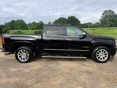 Used 2015 GMC Sierra 1500 Denali w/ Driver Alert Package AWD/4WD image 6