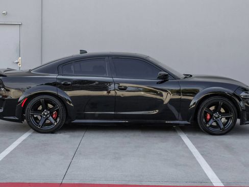 Used 2016 Dodge Charger R/T Scat Pack w/ Technology Group RWD image 9