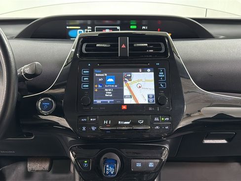 Used 2016 Toyota Prius Four image 10