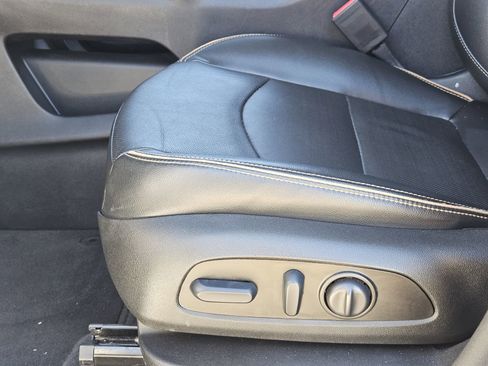 Certified 2023 GMC Terrain AT4 image 29