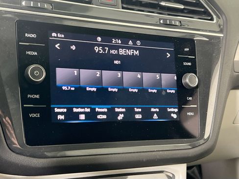 Used 2022 Volkswagen Tiguan SE image 14