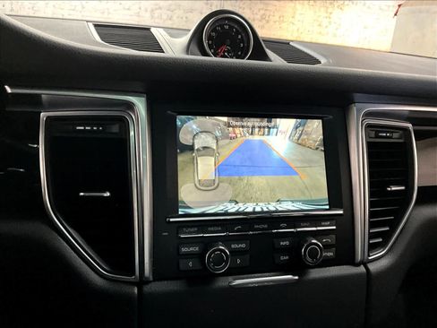 Used 2016 Porsche Macan S image 22