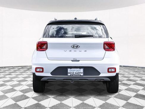 Certified 2025 Hyundai Venue Limited FWD image 13