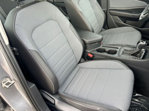 Used 2025 Volkswagen Jetta SE image 36