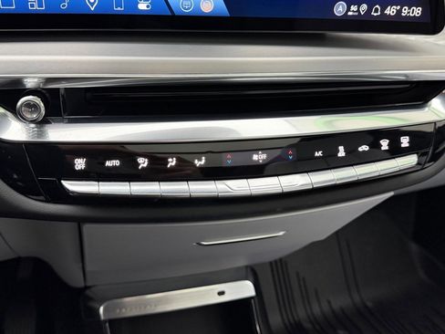 Used 2025 Cadillac Lyriq Luxury image 15