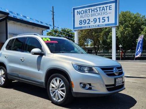 Used 2009 Volkswagen Tiguan SEL image 5
